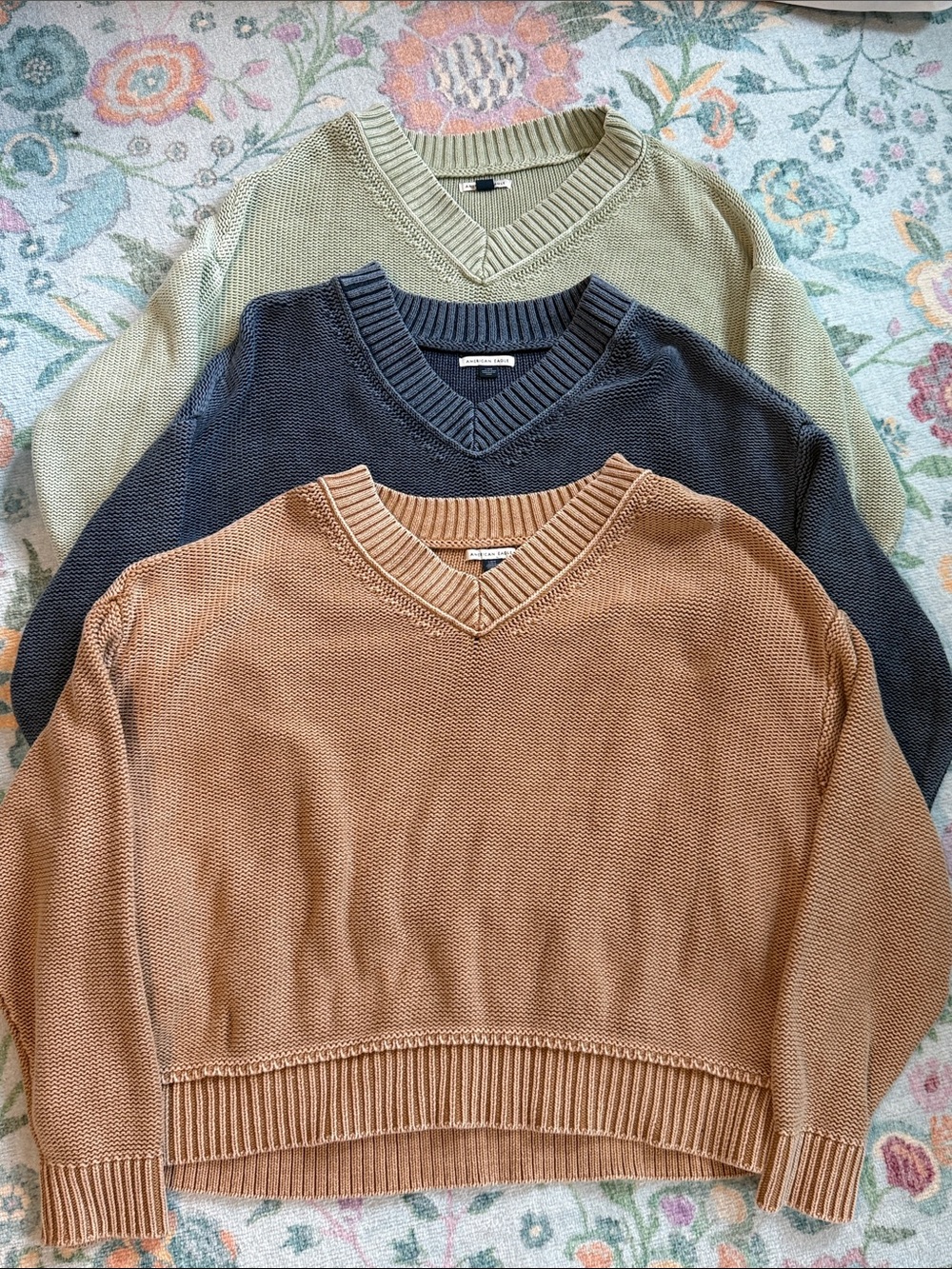 American Eagle Outfitters women’s  V-Neck Sweater 3 100% cotton large